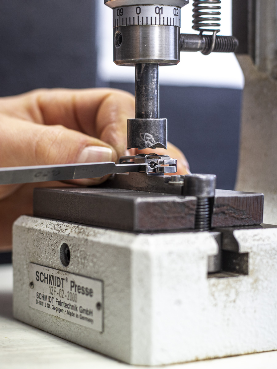 Leistungen von Gerhard Grießbach Glashütte - Dental- und Feinmechanik Ahrendt