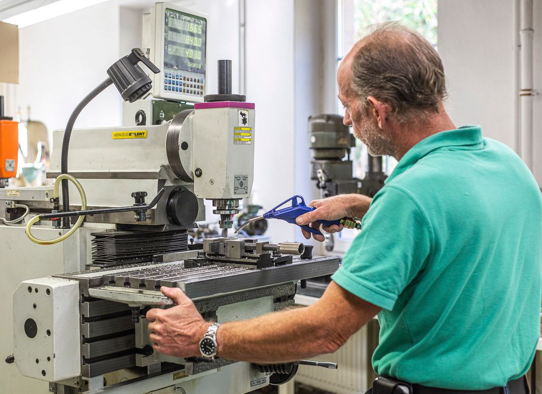 Leistungen von Gerhard Grießbach Glashütte - Dental- und Feinmechanik Ahrendt