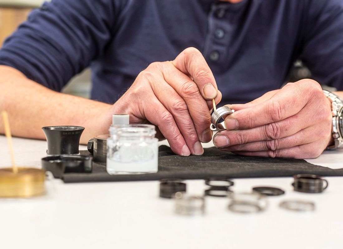 Leistungen von Gerhard Grießbach Glashütte - Dental- und Feinmechanik Ahrendt